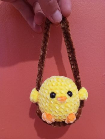 Petit poussin à suspendre au crochet