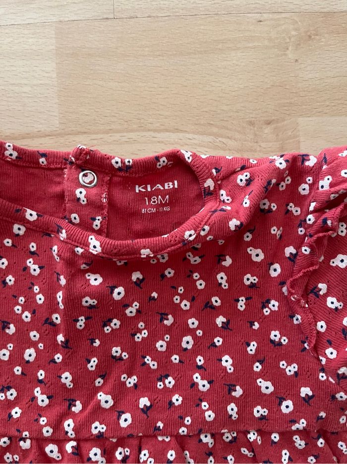 Combinaison-short kiabi rouge 18mois TBE - photo numéro 3