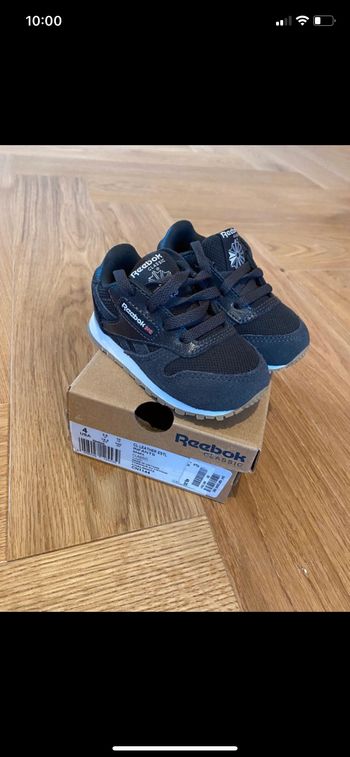 Basket Reebok taille 19.5 neuve