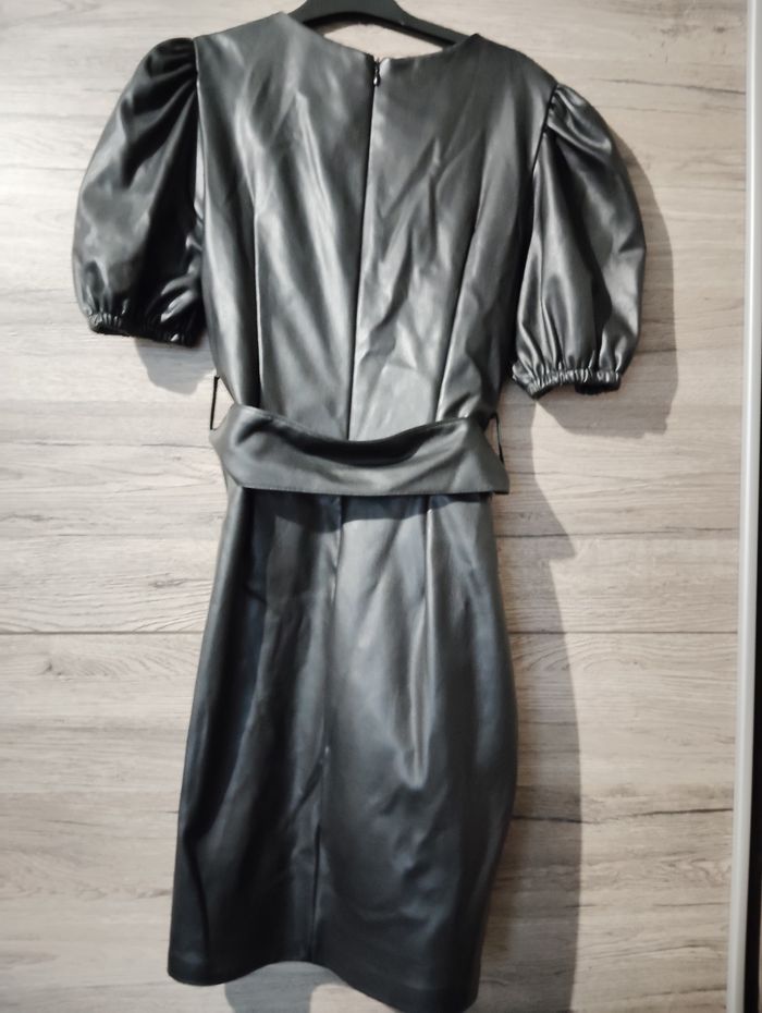 Robe noire - photo numéro 2