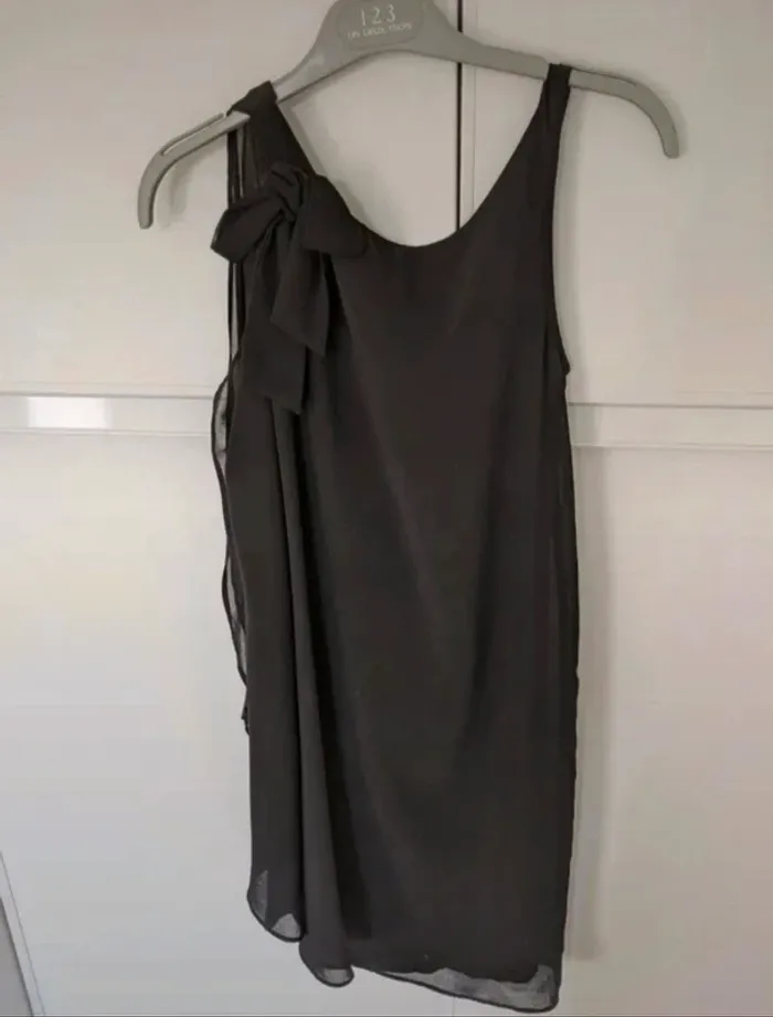 Jolie robe noire naf naf XS
