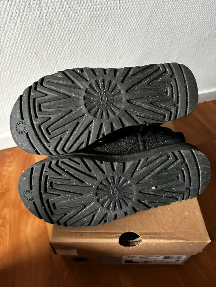 Ugg noir - photo numéro 3