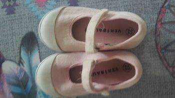 Sandales roses à bout blanc en 22