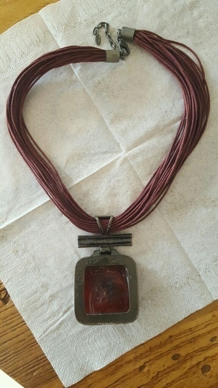 Collier fushia - photo numéro 2