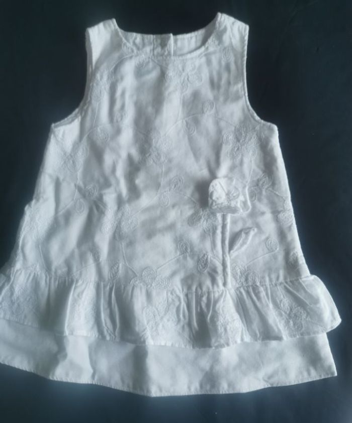 Jolie robe brodée