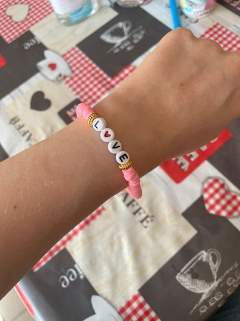 Bracelet de perles roses Love.