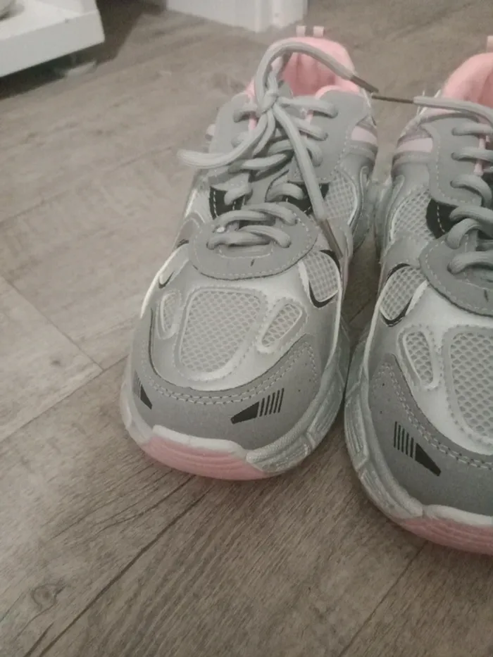 Paire de baskets argenté - photo numéro 2