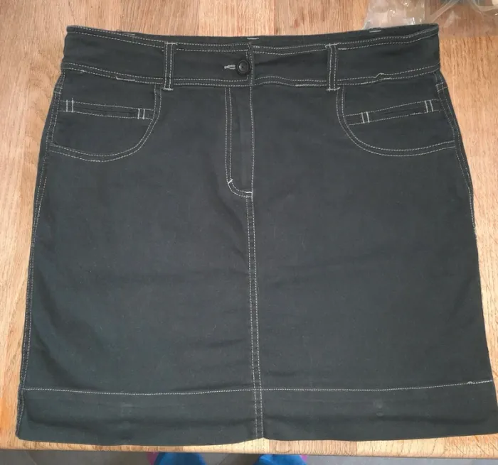 Jupe noire taille 46 u essentielle