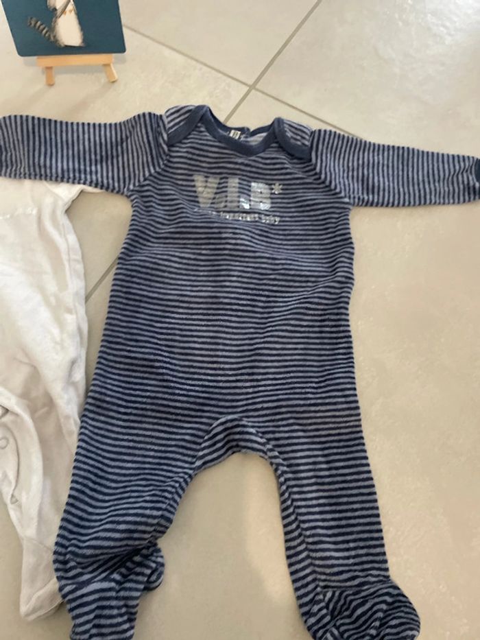 Lot de pyjamas - photo numéro 3