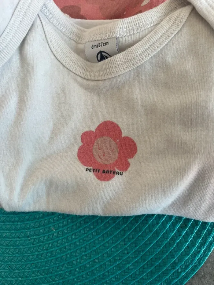 Jolie lot de body petit bateau manches longues 6 mois fille - photo numéro 2