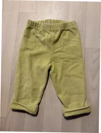 Pantalon velours vert anis babibou 12 mois très bon état