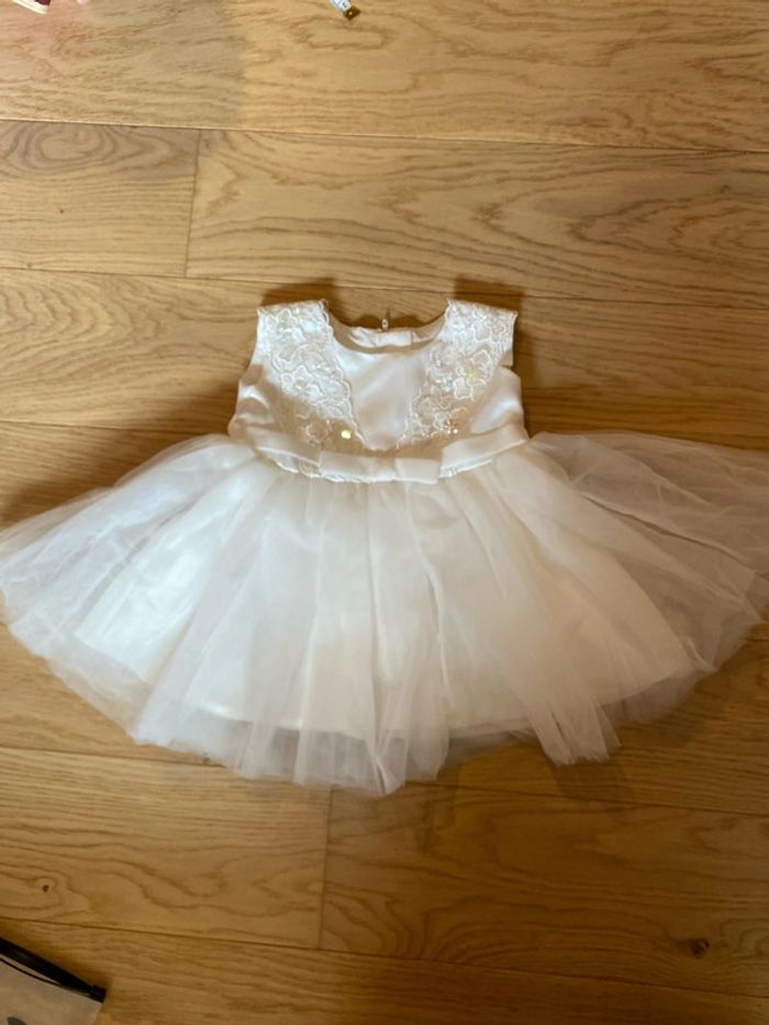 Robe princesse neuve blanche 9 mois - photo numéro 6