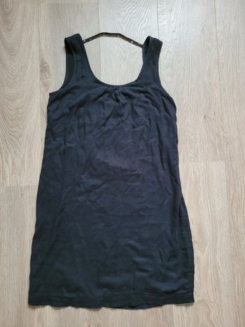 Petite robe noire sans manche