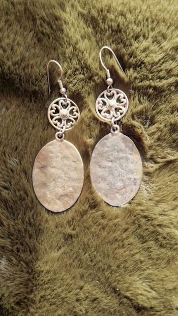 Boucle d'oreille  effet argent vieilli