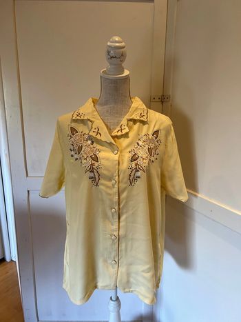 Chemisier femme taille 42/44 broderies jaune clair