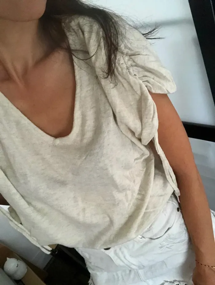 Tee shirt pull col v beige crème  manches courtes - photo numéro 3