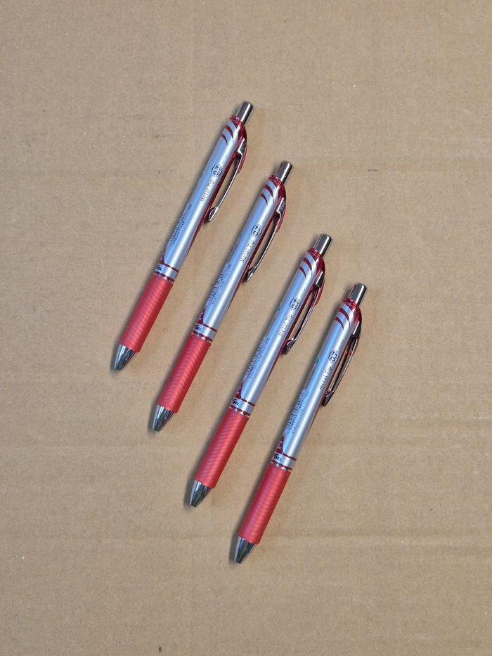 Lot 4 stylos Pentel Energel rouges