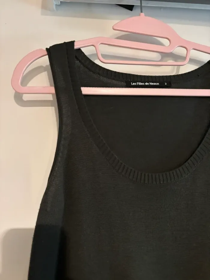 Robe grise sans manches ajourée – Les Filles de Neaux – Taille 2 - photo numéro 3