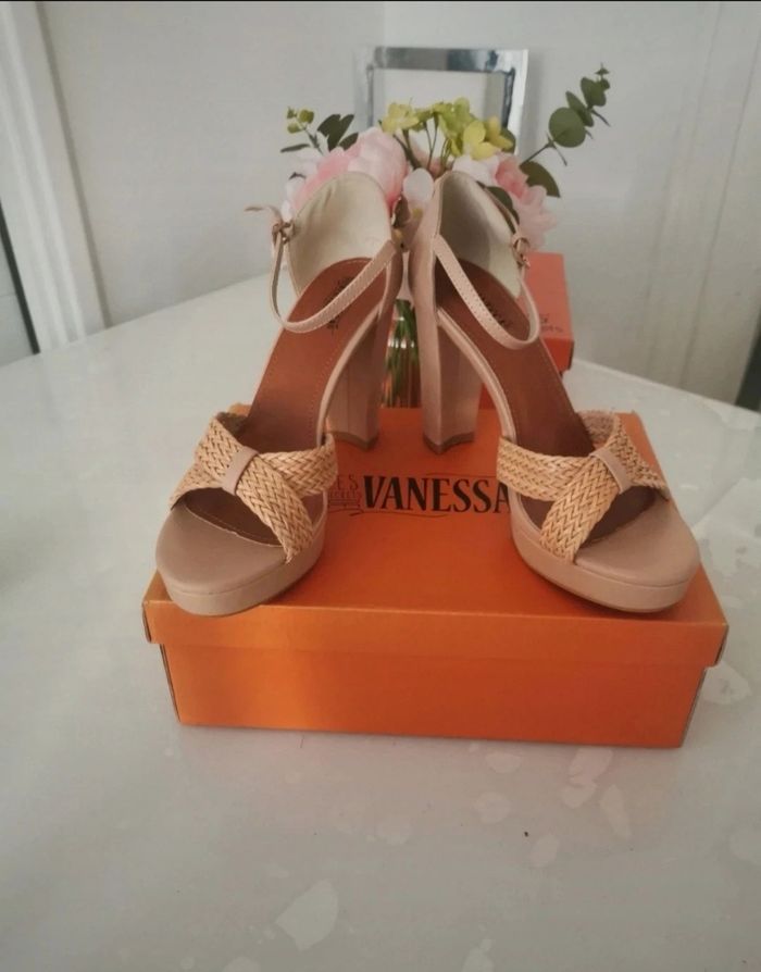 🩷🤍Jolie Paires De Sandales Les Secrets De Vanessa 🩷🤍 - photo numéro 2