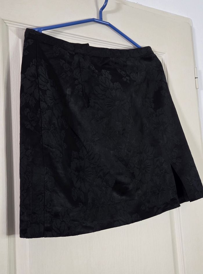 Jupe noire jacquard fleurie Jacqueline Riu – chic et élégante – excellent état - photo numéro 5