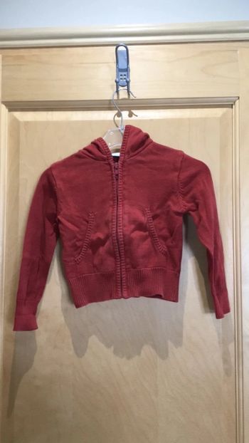 Gilet à capuchegarçon tout simplement rouge 2 ans