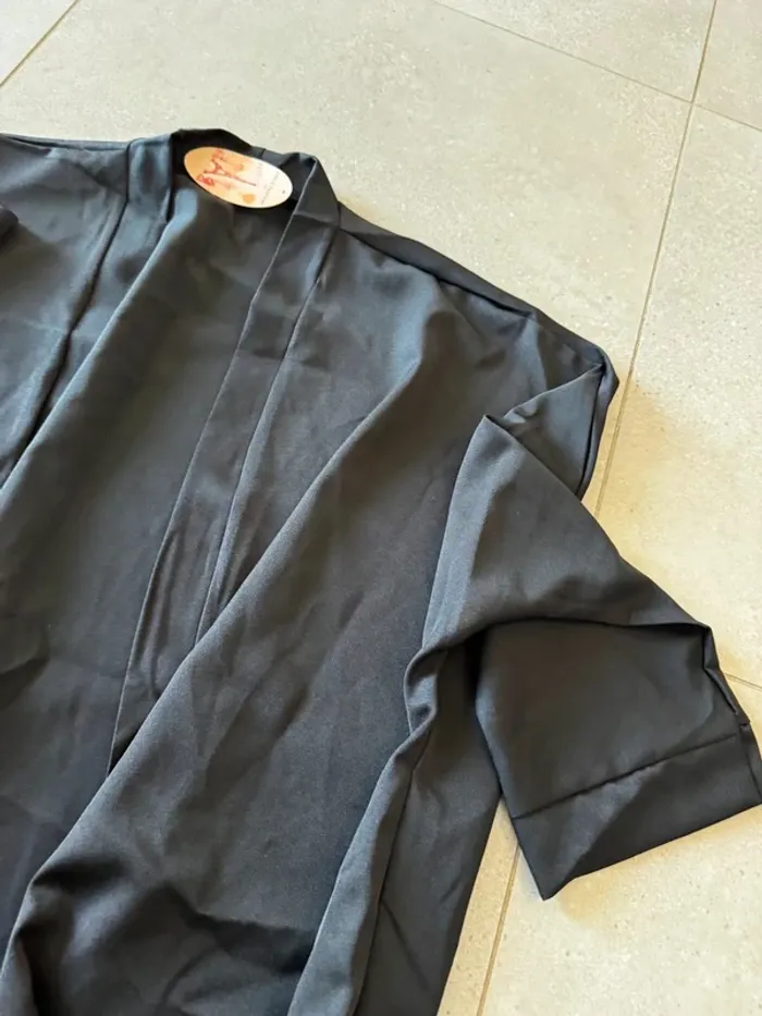 Kimono noir, neuf, taille M/L - photo numéro 2
