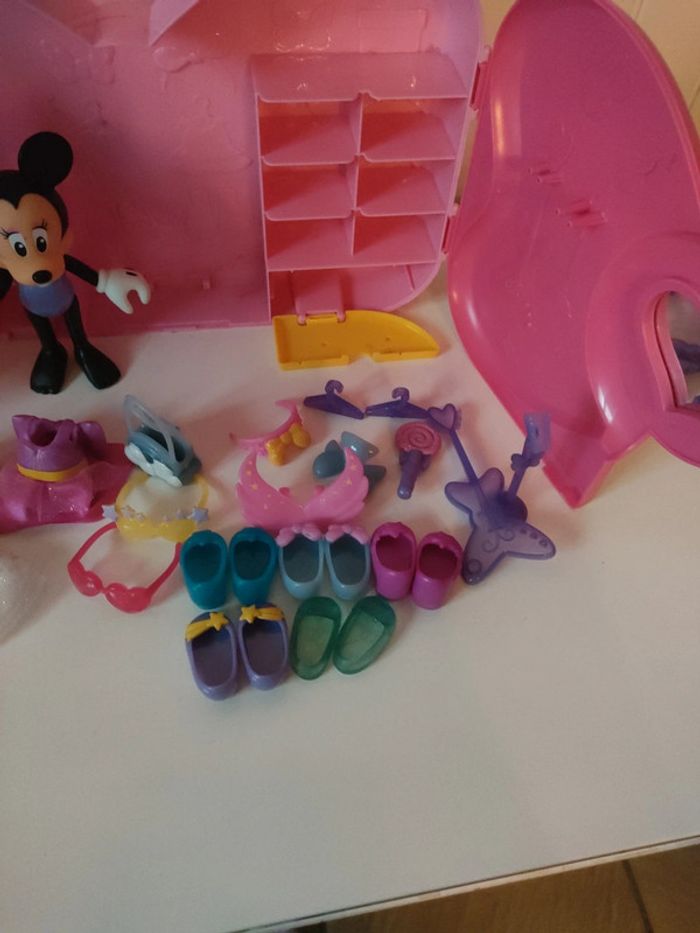 Armoire Minnie Disney avec 20 accessoires et deux Minnie - photo numéro 3
