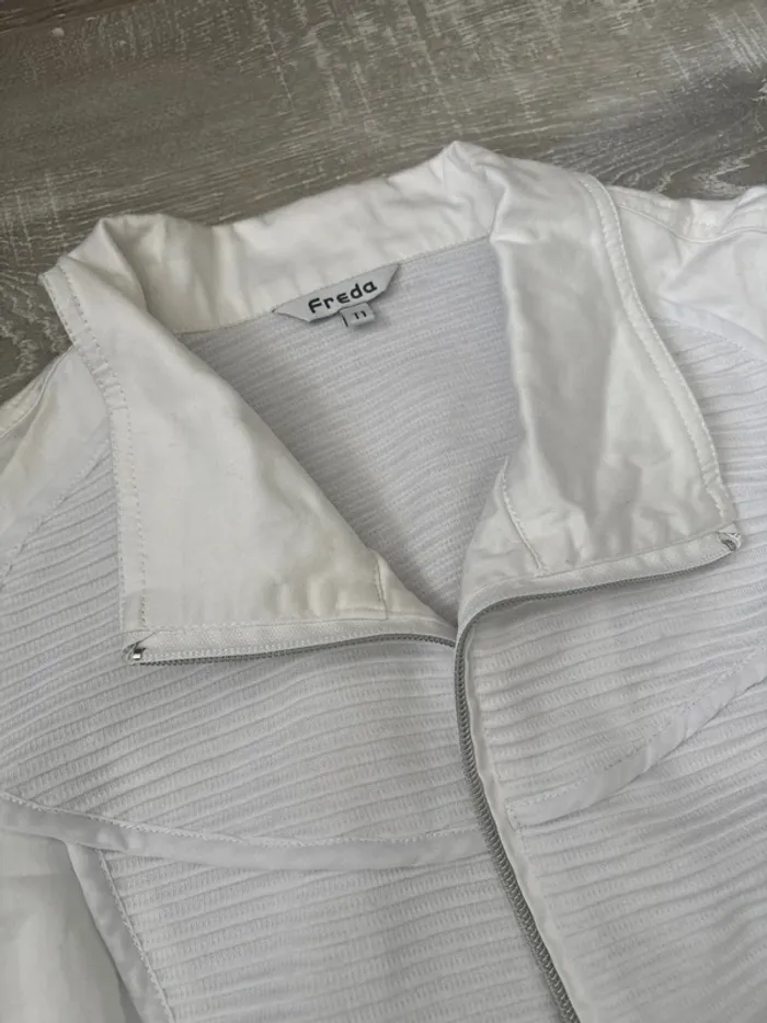 Veste blanche - photo numéro 4