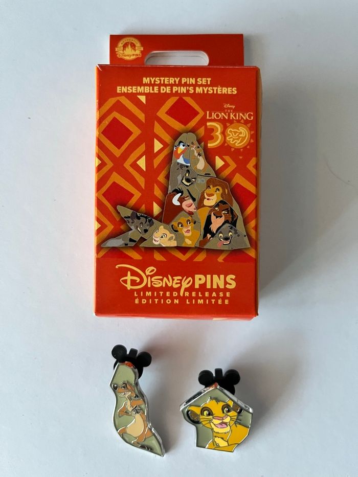 Lot 2 pin’s mystère Simba et Timon le roi lion - photo numéro 2