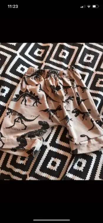 Short dinosaure 🦖 taille 3 ans