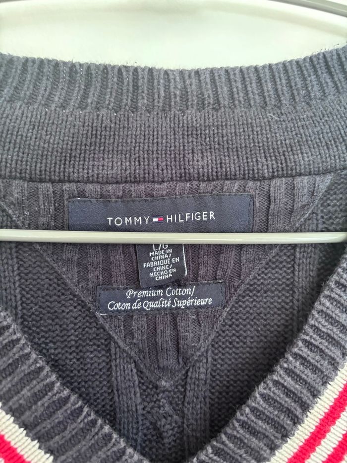 💙 Pull col en V torsadé Tommy Hilfiger Taille L - 100% coton - photo numéro 4