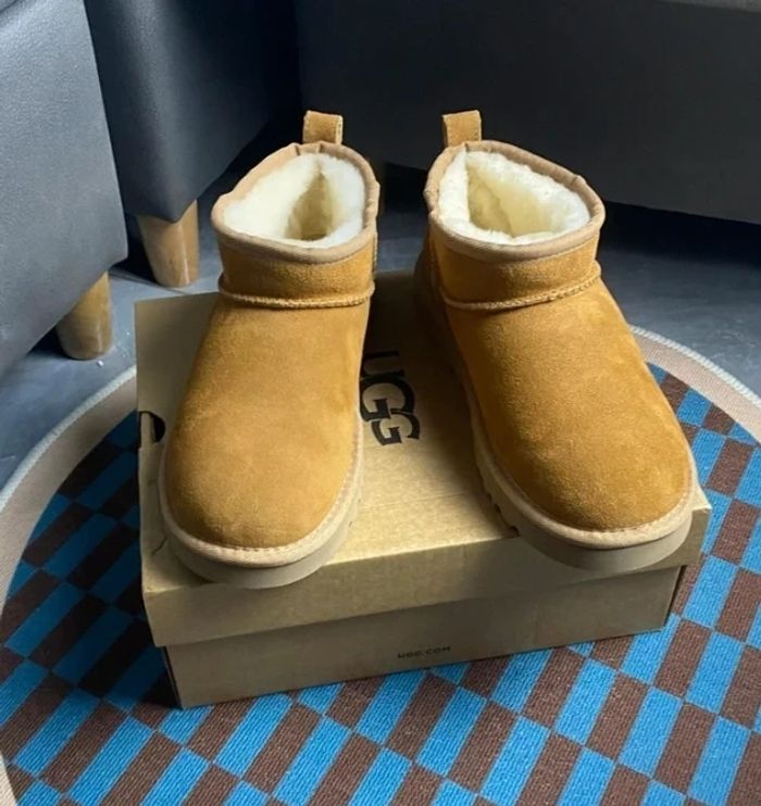 Ugg mini Snow boots  Taille 40