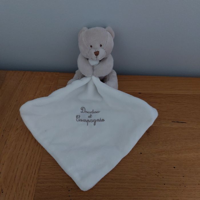 Doudou plat ours avec mouchoir - Doudou & Compagnie