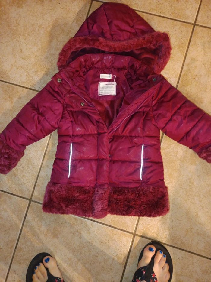 Manteau bordeaux 3 ans - photo numéro 3