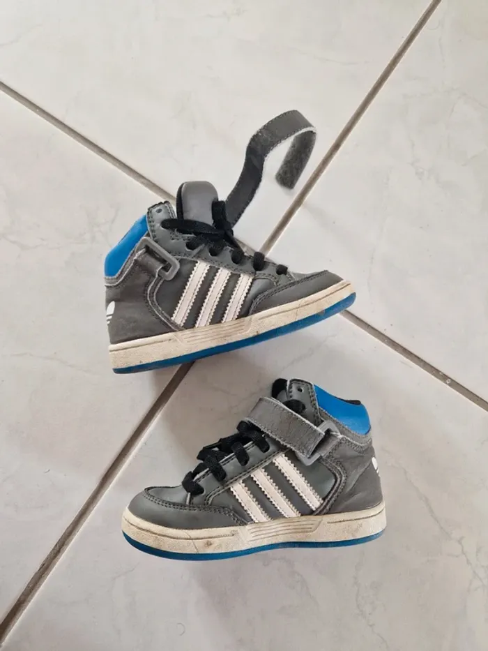 Baskets Adidas enfant taille 24 - photo numéro 8