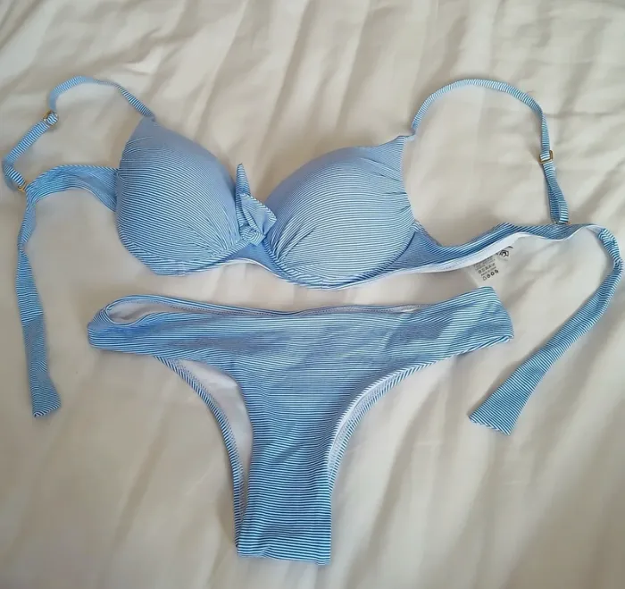 Maillot de bain 2 pièces à rayure bleu et blanc