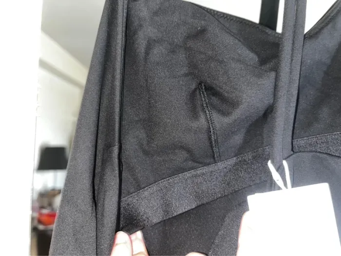 & Other Stories- Brassière ( avec top), taille L, noir , Neuf avec étiquette - photo numéro 9