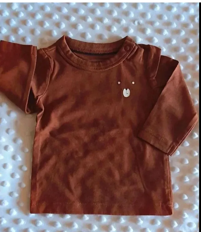 T-shirt manches longues marron c&a 3 mois