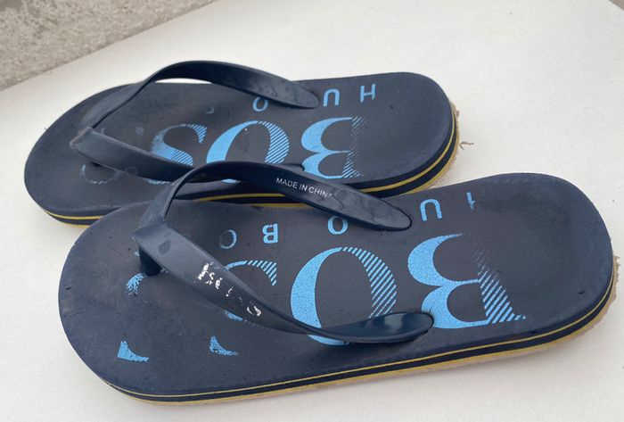 Tongs Hugo Boss pointure 32 - photo numéro 2