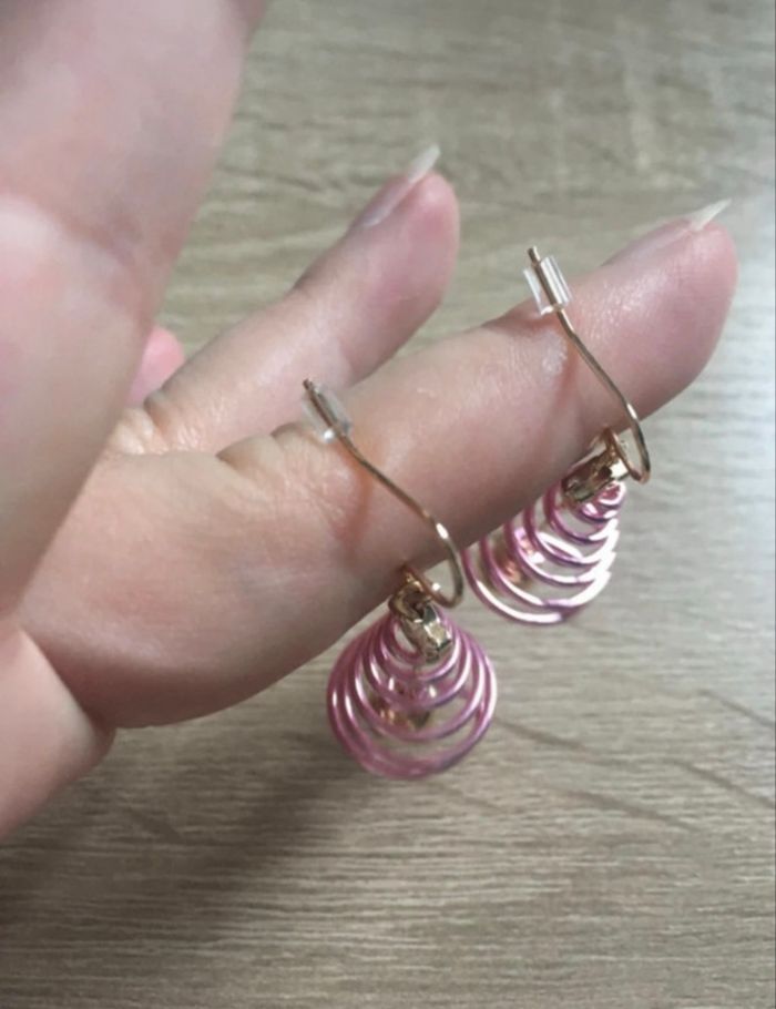 Boucles d’oreilles pendantes NEUVES pour femme forme de sapin 🎄 couleur rose - photo numéro 4