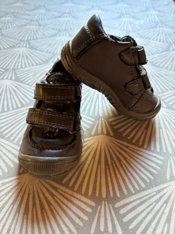 Chaussures taille 19 Baby G