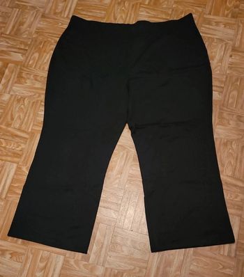 Lot de 3 pantalons taille 64 neuf
