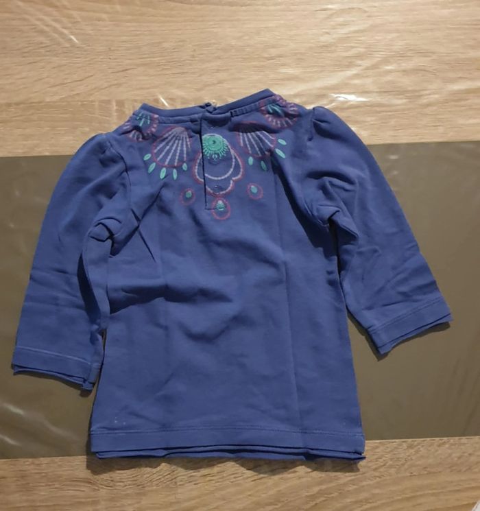 T-shirt bleu foncé