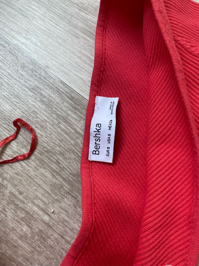 Robe moulante asymétrique épaule nu rose - photo numéro 4