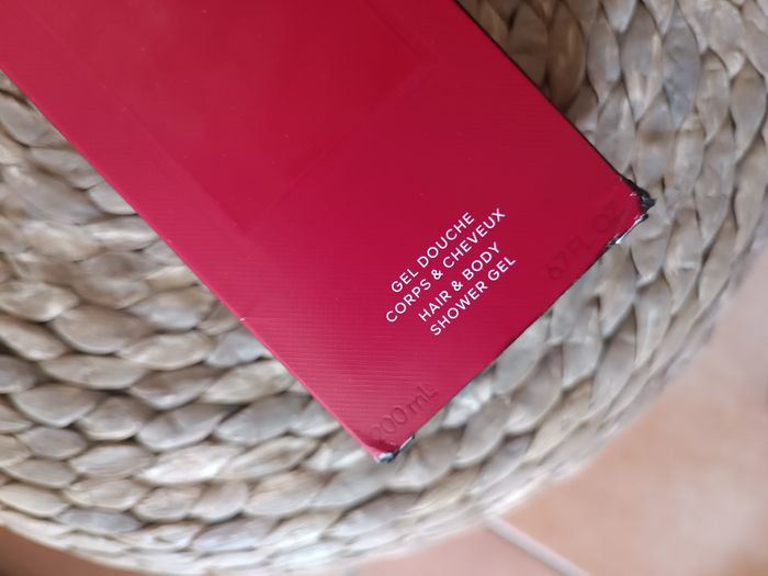 Habit rouge, gel douche Guerlain - photo numéro 5