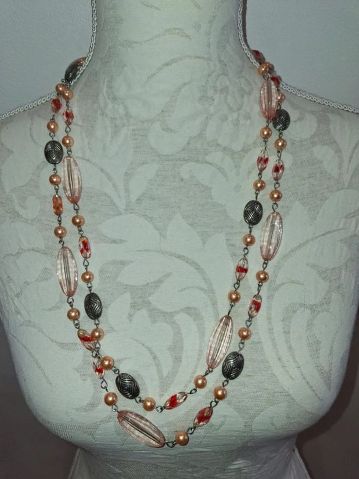 Collier rose saumon vintage perles transparentes