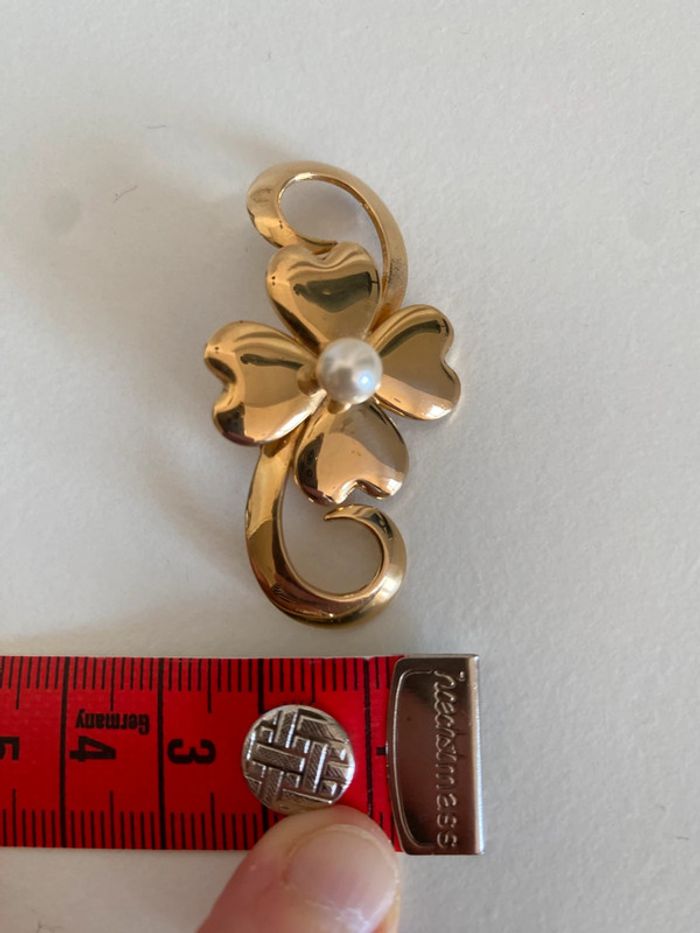 Broche vintage trèfle avec perle sur une note de musique en métal doré - photo numéro 5