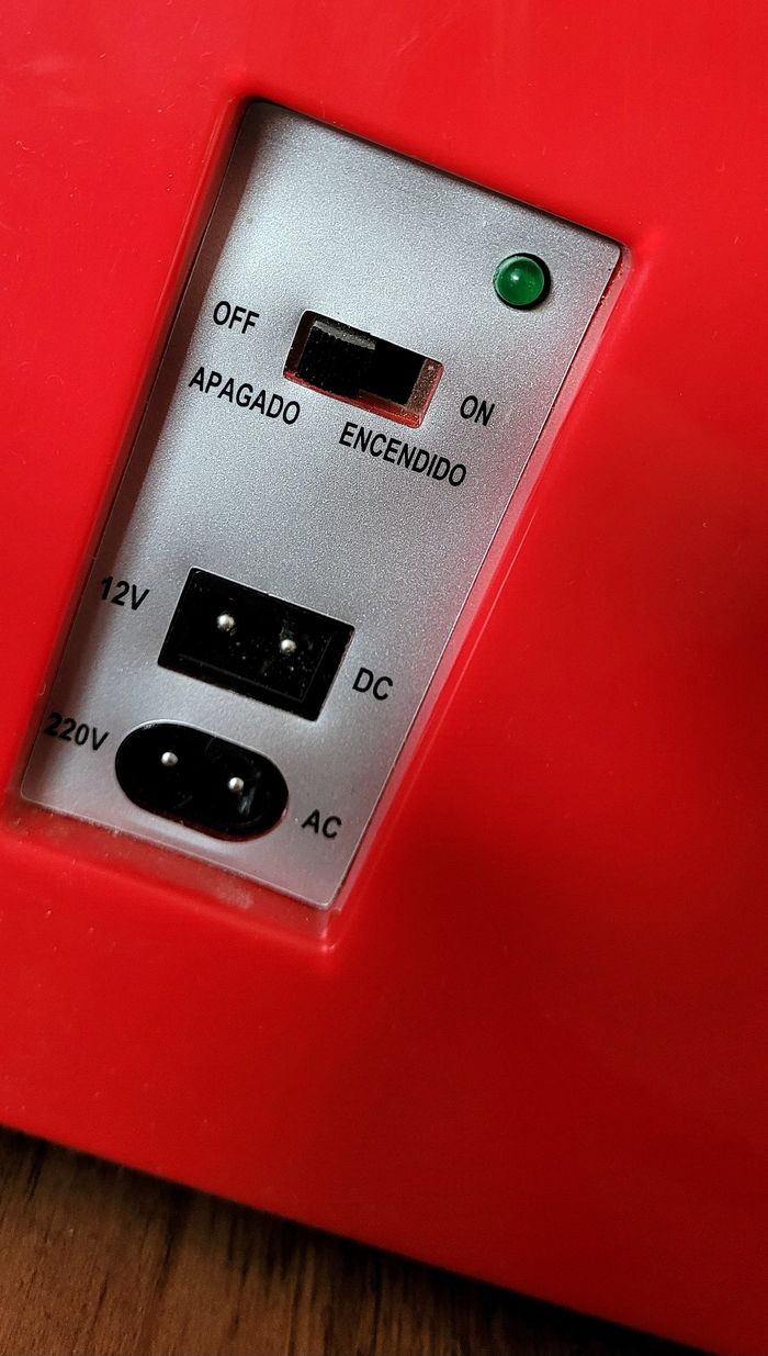 Magnifique Frigo Coca-Cola Rétro - Réfrigérateur Coca-Cola Rouge 12L capacité 18 canettes de 33cl avec poignée. 220V / 12V Neuf - photo numéro 8