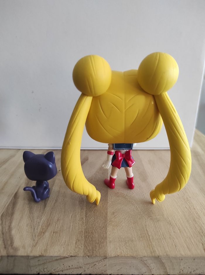 Figurine Funko pop Sailor Moon with Moon Stick and Luna 90 SANS boîte - photo numéro 3