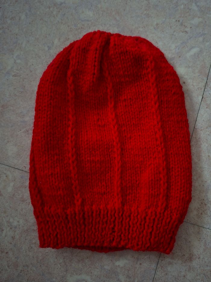Bonnet en maille rouge